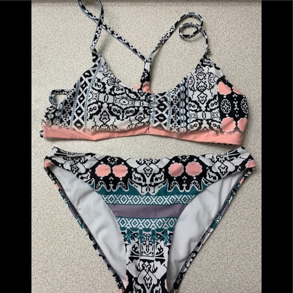 Patterned bathing suit - Picture 1 of 2